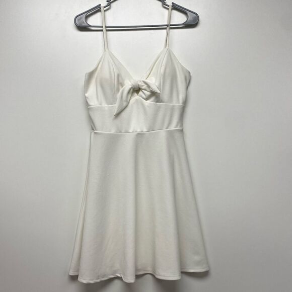 Jun & Ivy White Dress* - Picture 1 of 3
